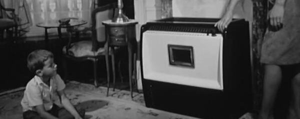 Un ménage français des années 1970 qui utilise une chaudière à fioul domestique pour se chauffer.